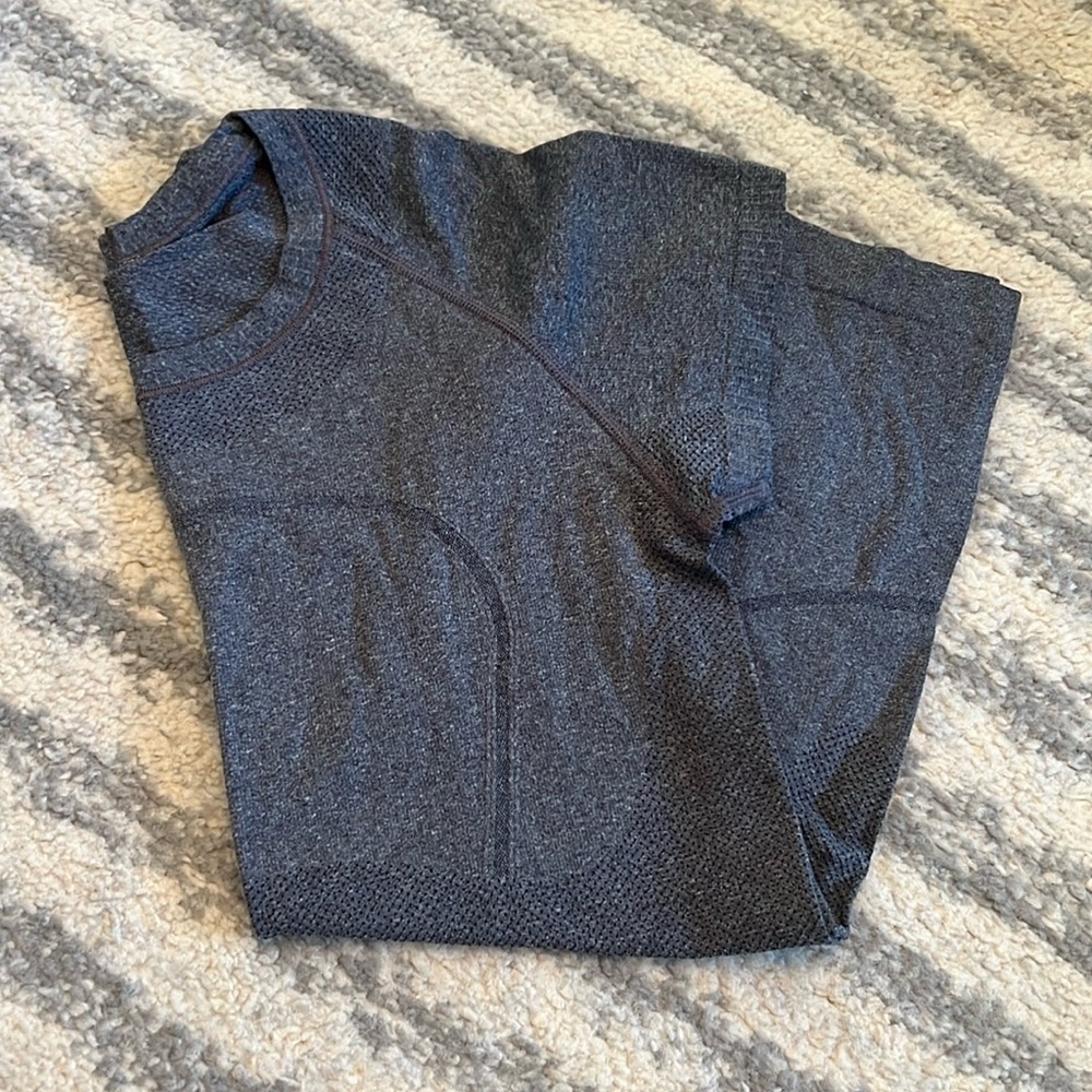 EUC Lululemon Swiftly Tech Shirt, Size 8, Gray